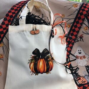 SALE🎃Halloween 🎃 Canvas Tote/with earrings
